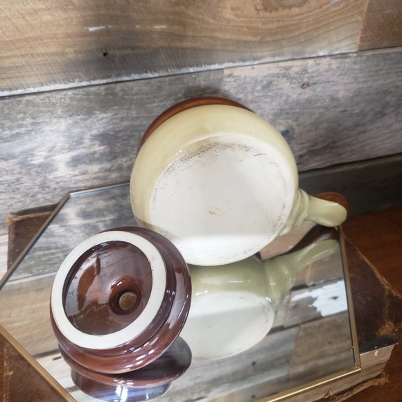 Small Covered Stoneware Soup/Bean Pot with handle. - Picture 8 of 13